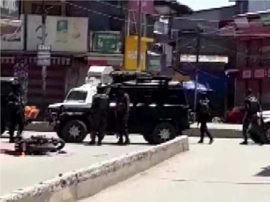 જમ્મુ-કાશ્મીરમાં આતંકી હુમલો: 2 પોલીસકર્મી શહીદ, 2 નાગરિકના મોત 